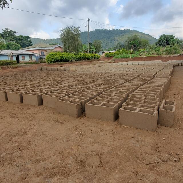 Bausteine Grundschule in Muakwe, Kamerun | Foto: Children of Bangem e. V.