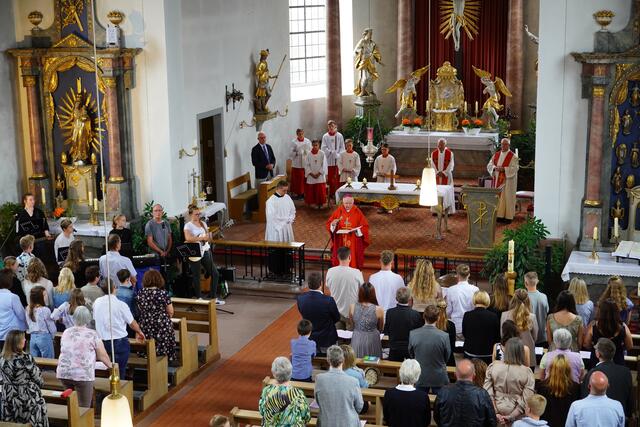 Pontifikalgottesdienst in der katholischen Pfarrkirche in Neunkirchen. Foto Roland Schönmüller