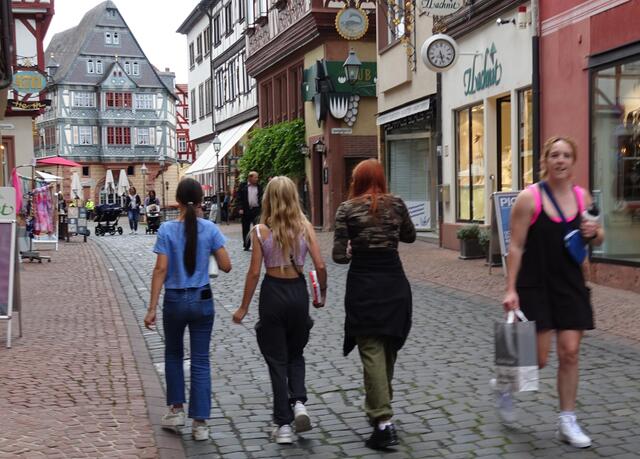 Egal ob Regen oder Sonnenschein - ein Stadtbummel  bringt Abwechslung in den vielleicht trist erscheinenden August-Alltag. 