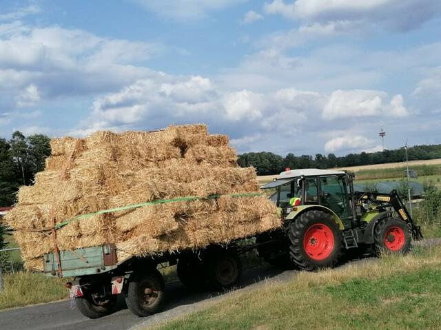Strohballen für WENSCHDORF FILMREIF Freiluft- und Bulldog-Kino 4.0 am 9. September 2023 | Foto: Musikverein Odenwälder Trachtenkapelle Wenschdorf-Monbrunn e. V.