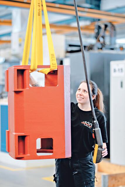 Auszubildende im 2. Lehrjahr zur Industriemechanikerin | Foto: OSWALD Elektromotoren GmbH