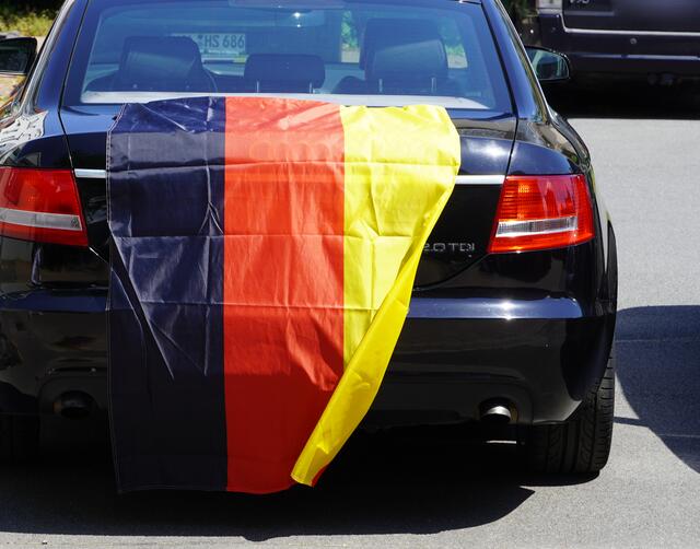 
Der Tag der deutschen Einheit erinnert an das "Wirksamwerden des Beitritts der Deutschen Demokratischen Republik (DDR) zur Bundesrepublik Deutschland". Das war am 3. Oktober 1990.