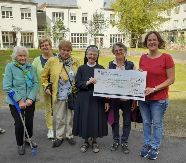 Spendenübergabe an die Erlöserschwestern | Foto: Evelyn Elbert