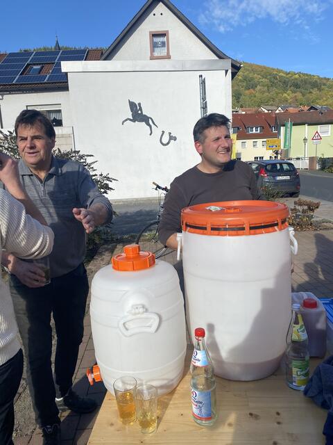 Beim Aufräumen | Foto: Kellerfreunde Schneeberg e.V.