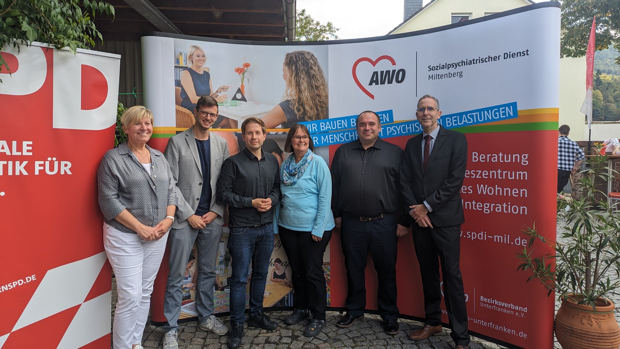 Mittagspause-mit-Kevin-K-hnert-im-Caf-Artrio