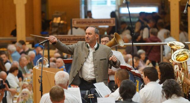 Hubert Aiwanger zu Besuch in Miltenberg bei der Michaelismesse 2023. 