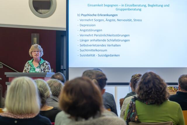 Über Erkenntnisse aus der Telefonseelsorge berichtete Christiane Knobling beim Fachtag zum Thema Demenz. | Foto: Winfried Zang