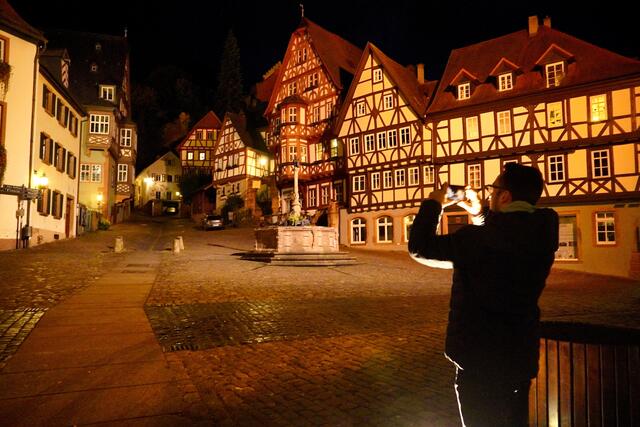 Am Miltenberger Marktplatz. 