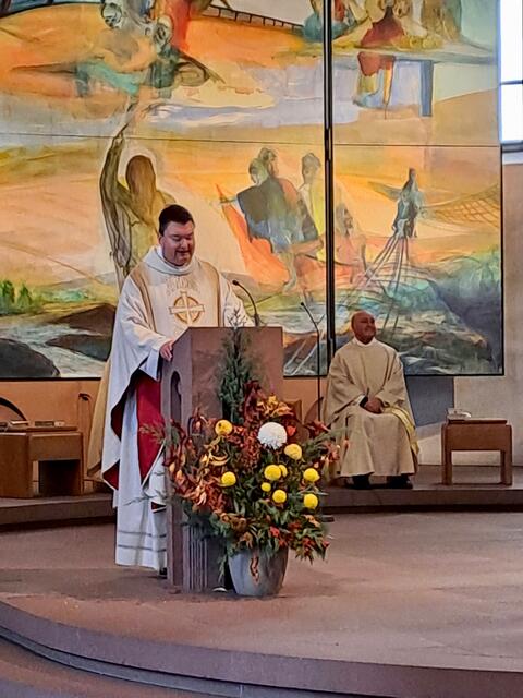 Pfarrer Jan Kölbel hielt die Predigt zum Patrozinium der PG St. Martin am 12.11.23 | Foto: Martin Winkler