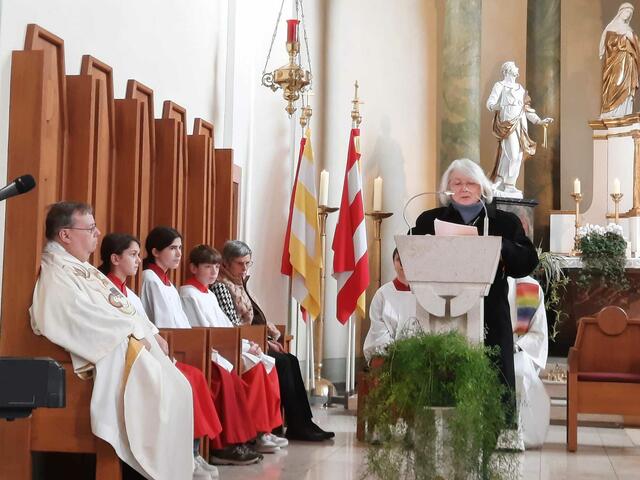 Laudatio für Monsignore Franz Leipold durch Astrid Lurz, Vorsitzende des gemeinsamen Pfarrgemeinderats | Foto: Edmund Heiter