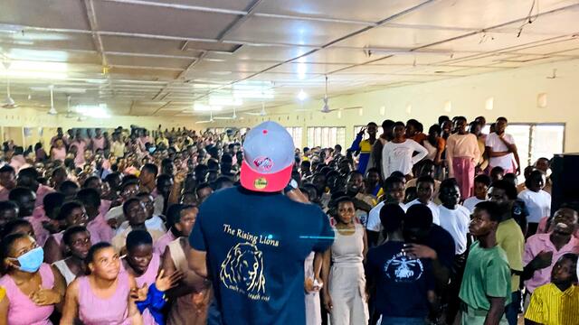 Jah Phinga bringt die Stimmung auf den Höhepunkt