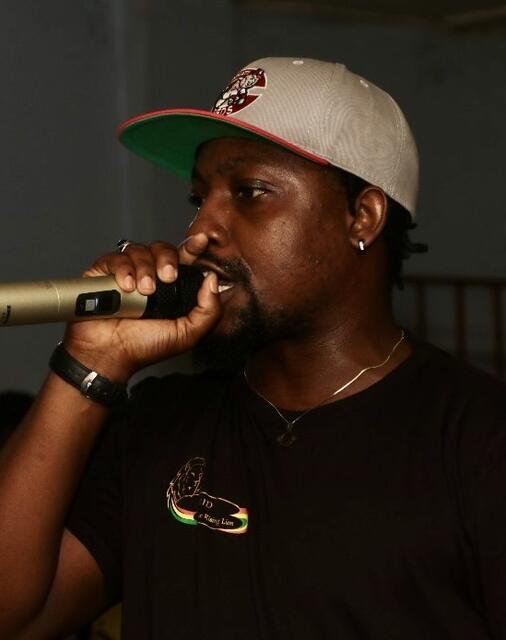 Sänger Jah Phinga begeisterte das Publikum