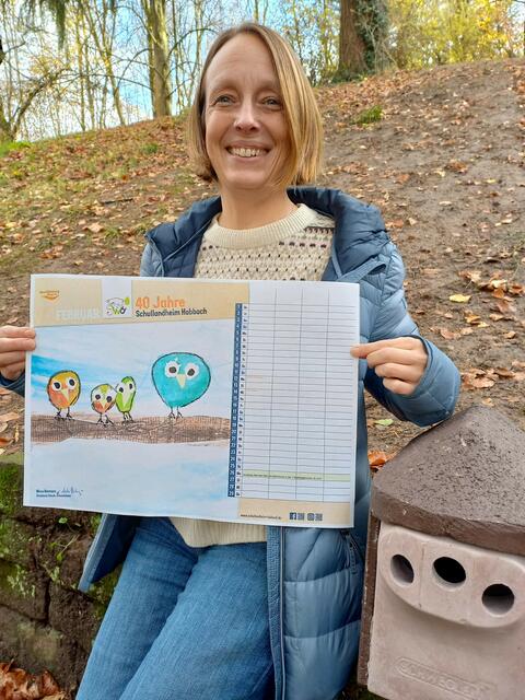 Jurorin Friederike Walk vom Schullandheim Hobbach präsentiert den Februar  | Foto: SLH Hobbach