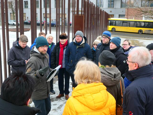 Führung durch die Gedenkstätte „Berliner-Mauer“.