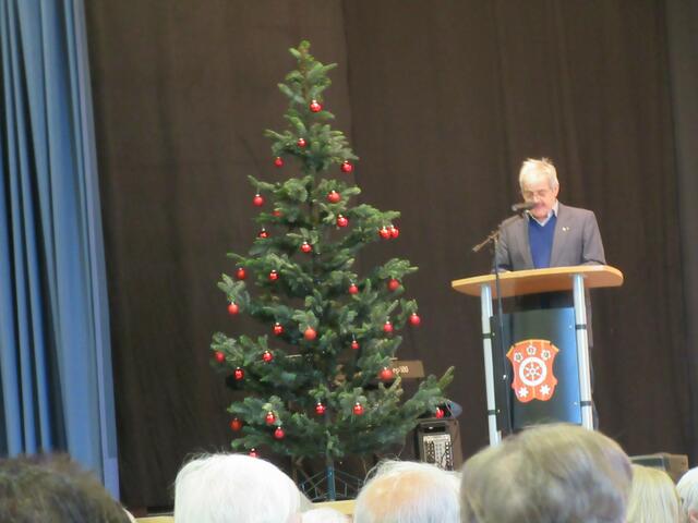 Vereinsring-Vorsitzender Klaus Kühnapfel mit kritisch-besinnlicher Sicht auf den Weihnachtsrummel | Foto: Friedrich Frank