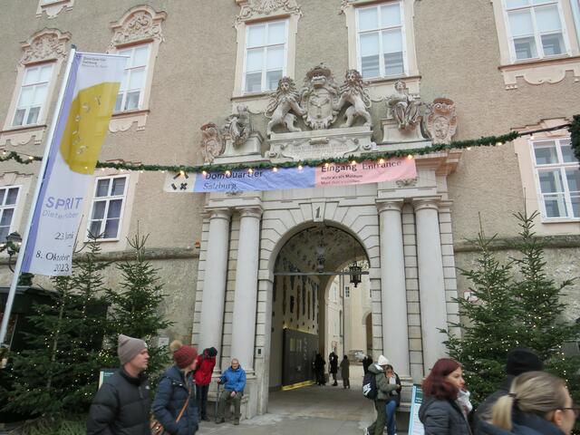 Eingang zum Domquartier in Salzburg | Foto: Nina Reuling