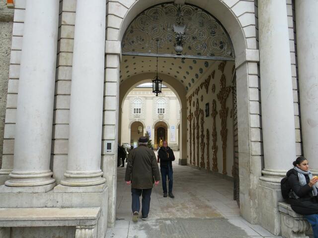 Durchgang zum Domquartier in Salzburg | Foto: Nina Reuling