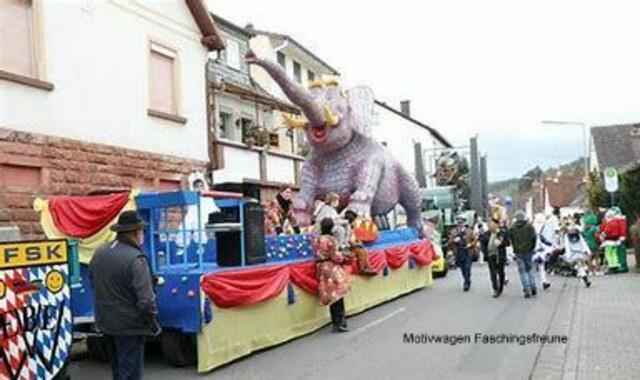 Elefant beim Umzug in Seckmauern. | Foto: privat