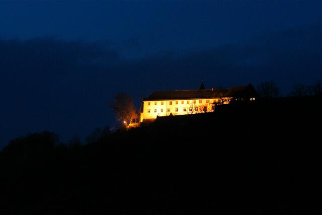 Kloster Engelberg bei Nacht.