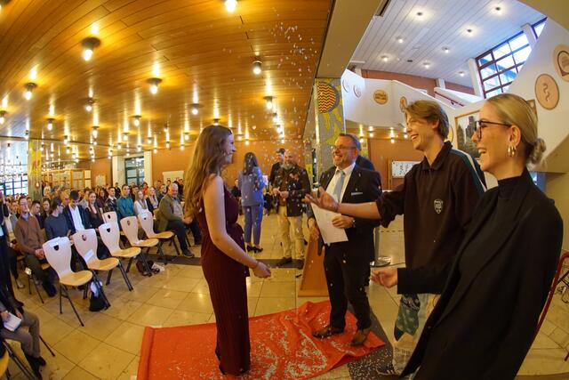 "Schön war's!" - so die Meinung der Besucherinnen und Besucher bei der Winter-Schulabschlussfeier an der Staatlichen Berufsschule Miltenberg-Obernburg am 23.03.2024 - Siehe auch den aktuellen Bilder-Bericht von MEINE-NEWS-Redakteuerin Frau Liane Schwab!