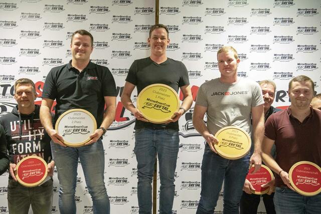 Im Vordergrund von links
Nils Abb (2. Platz)
Marcel Gapp (1. Platz)
Andre Berres (3. Platz) | Foto: Kurt Steigerwald