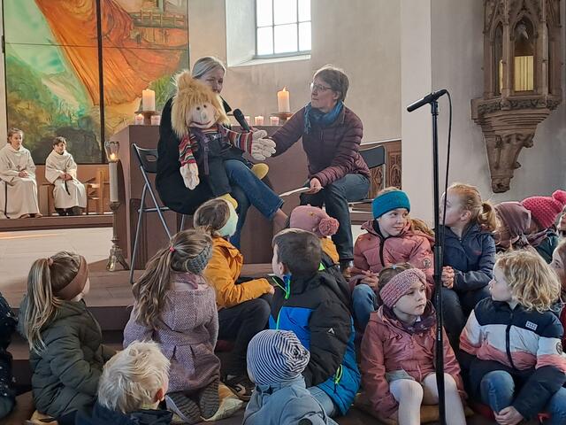 Puppe Rucky erzählt von seinen Reiseerlebnissen aus Kolumbien | Foto: Martin Winkler