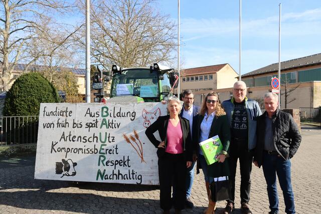 von links: Gisela Sengl (Landesvorsitzende), Jens Marco Scherf (Landrat) Diana Reinhart (Kreisbäuerin), Eugen Reinhart (stellvertretender Kreisobmann), Jochen Herberich (Kreisobmann) | Foto: Werner Billmaier