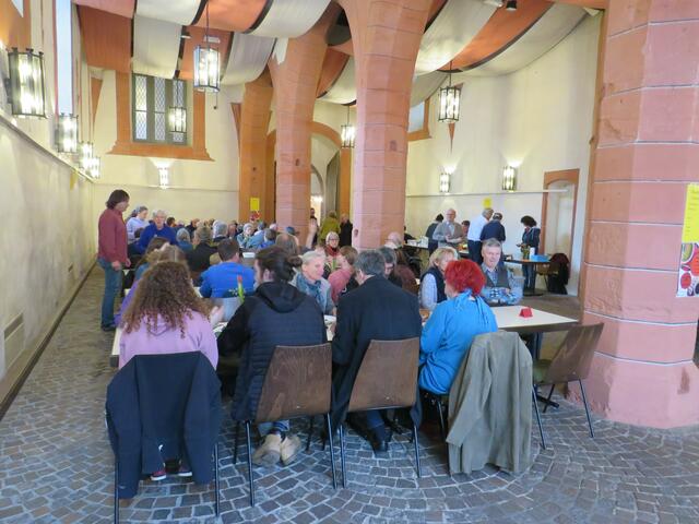 Der Einladung zum Ökumenischen Fastenessen waren viele Menschen gefolgt | Foto: Nina Reuling