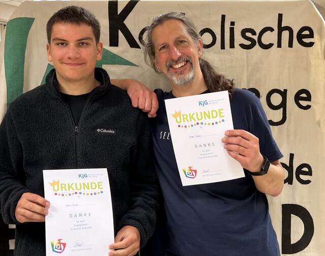 Scheiden aus ihrem Amt aus: v.l.n.r. Aaron Draude (Pfarrleitung, jetzt Kassenprüfer), Thomas Becker (Kassier)