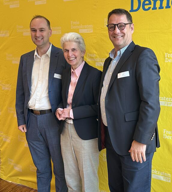 Markus Krebs (Bürgermeister Sulzbach und Schatzmeister, FDP Miltenberg), Marie-Agnes Strack-Zimmermann (FDP Spitzenkandidatin für die Europawahl), Thomas Feussner (Stv. Vorsitzender FDP Miltenberg) | Foto: (c) 2024 FDP Unterfranken, freigegeben für Pressezwecke