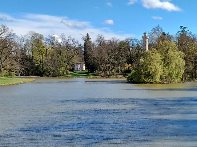 Blick von der roten Brücke zum Pavillon | Foto: Wolfgang Giegerich