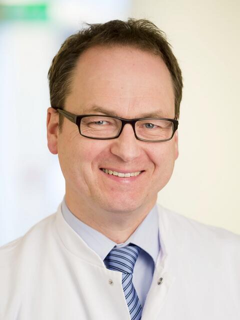 Prof. Dr. med. Dirk Woitalla; Vorstandsmitglied der Parkinson Stiftung, Facharzt für Neurologie, Chefarzt Neurologische Klinik der Katholischen Kliniken der Ruhrhalbinsel, Essen (St. Josef-Krankenhaus Kupferdreh)  | Foto: Sprechzeit / privat