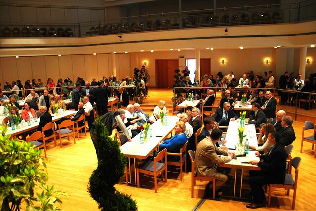 Gäste im großen Saal des Bürgerzentrums | Foto: Andrea Kaller-Fichtmüller