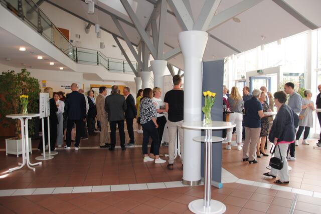 Gäste in der Aula des Bürgerzentrums | Foto: Andrea Kaller-Fichtmüller