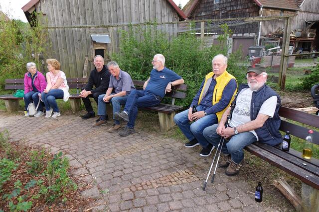 Gemütliches Beisammensein in Wenschdorf.