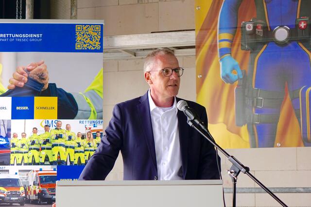 Die herausragende Bedeutung  des neuen Stanndortes  mit seinen Ausrück-Möglichkeiten lobten auch der Geschäftsführer des Zweckverbandes Marc Weigandt  (Bild) sowie der stellvertretende Bürgermeister  von Wörth Jochen Dotzel. 