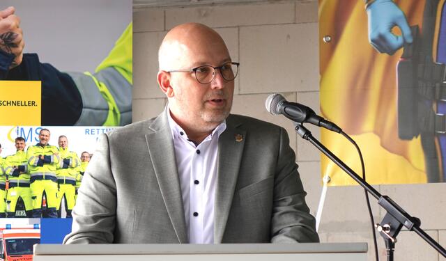 Die herausragende Bedeutung  des neuen Standortes  mit seinen Ausrück-Möglichkeiten lobten auch der Geschäftsführer des Zweckverbandes Marc Weigandt sowie der stellvertretende Bürgermeister  von Wörth Jochen Dotzel (unser Bild) . 