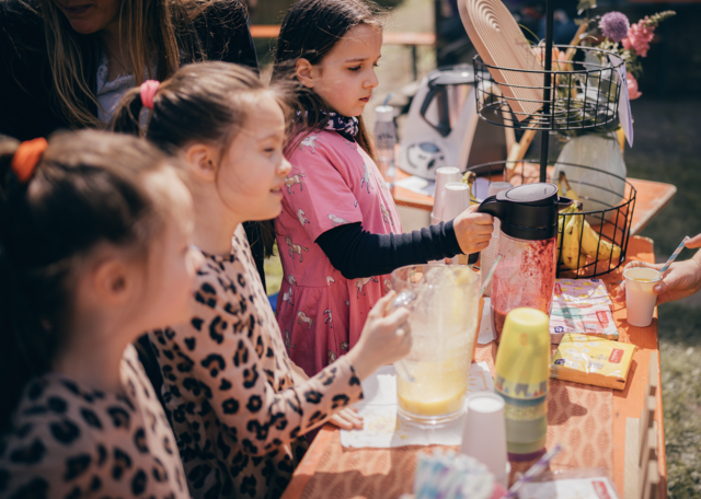 Erfrischungsstand der gelben Klasse | Foto: Jan Wöber