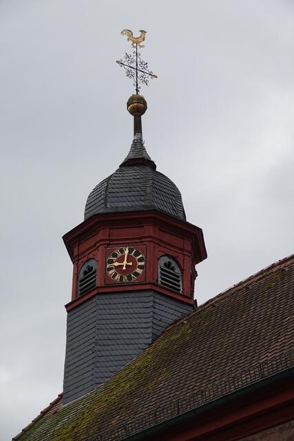 Turm der St.Wendelin-Wallfahrtskirche in Schippach. 