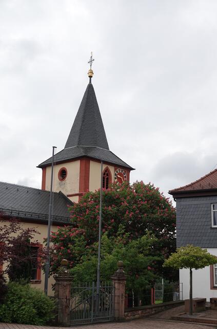 Pfarrkirche St. Mauritius in Heppdiel: Eine Vigilmesse gab es schon am Vorabend von Pfingsten.