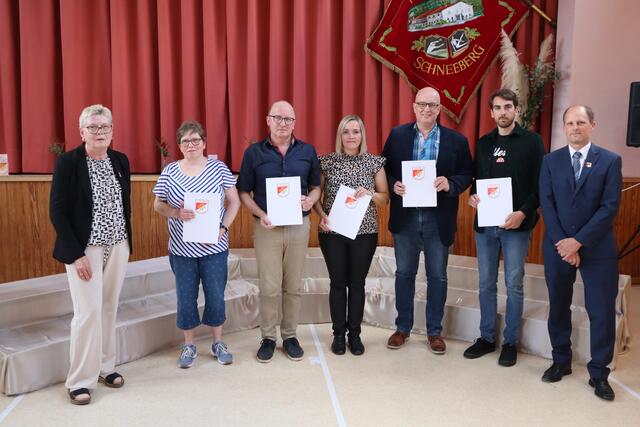 Ehrung für 20 Jahre Mitgliedschaft im Turnverein Schneeberg
v.l.n.r: Marianne Link, Katharina Kiel, Holger Reichert, Stephanie Schiepeck, Ulrich Weis, Pascal Pfeiffer, Marcel Rajcsanyi | Foto: TV Schneeberg