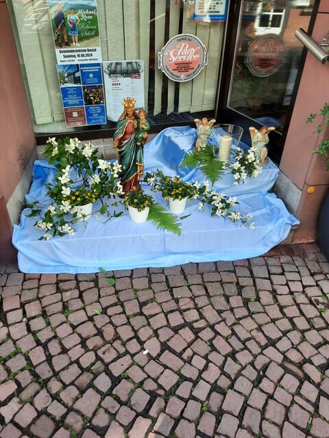 Geschmückter Altar in der Hauptstraße | Foto: Thomas Bertlwieser