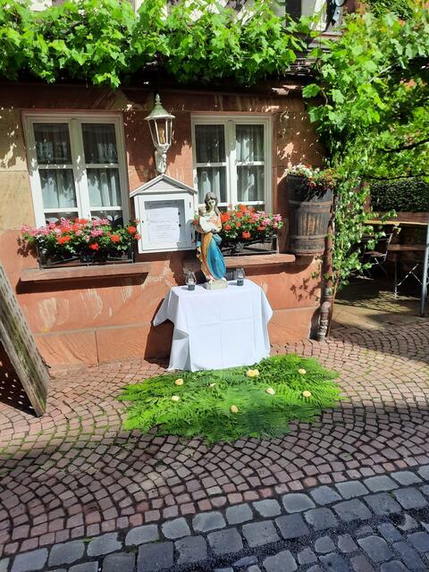 Geschmückter Altar in der Hauptstraße | Foto: Thomas Bertlwieser