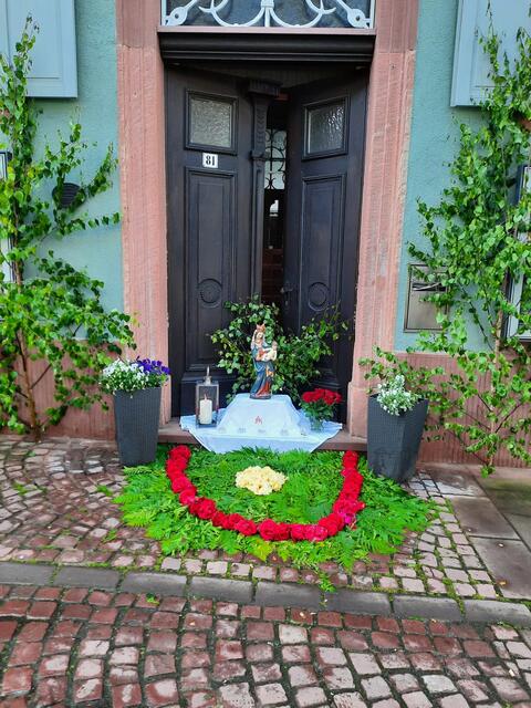 Geschmückter Altar in der Hauptstraße | Foto: Thomas Bertlwieser