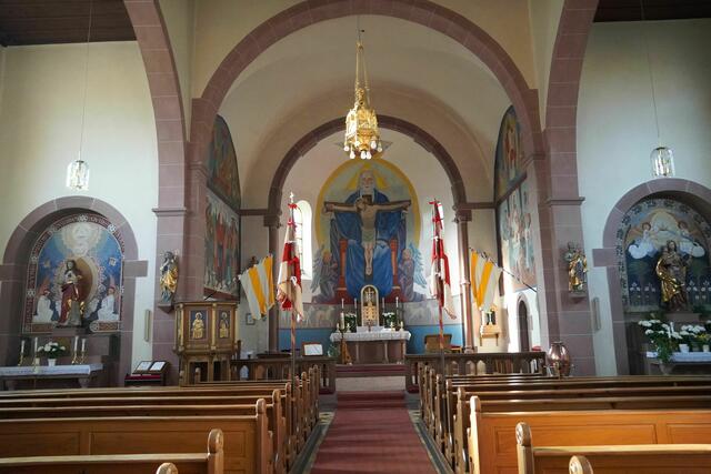 Blick in die St- Bilhildis-Pfarrkirche in Richelbach. 