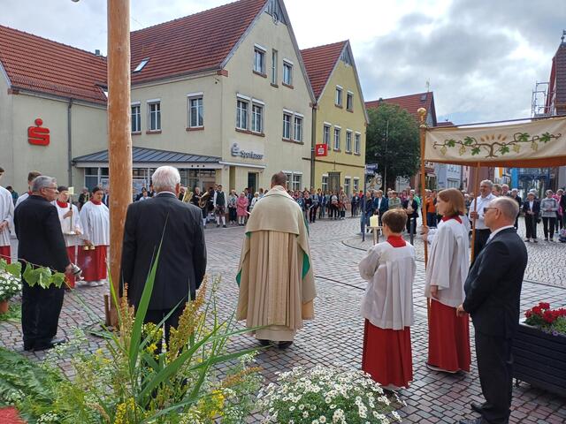 Fronleichnam 2024 in Bürgstadt, Stationsaltar am Rathaus