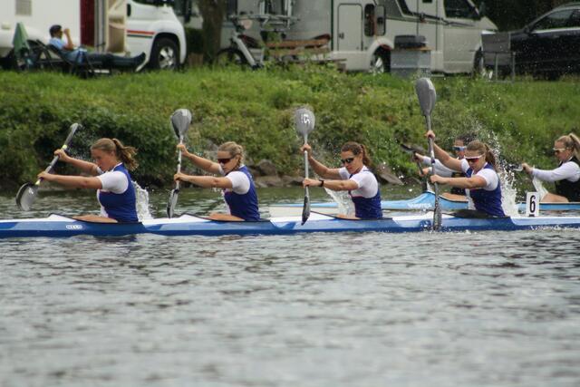 Der Wirl-Viererturbo ist gezündet: v. l. Annika, Lea, Maike und Silke. Andere Boote haben da keine Chance … | Foto: Uschi Zimmermann