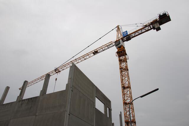 Der Bau des Technikgebäudes der Fripa – der Spatenstich hierfür fand im April 2024 statt – schreitet zügig voran. Mit dem Bau beauftragt ist die Firma Dreßler Bau aus Aschaffenburg. | Foto: Andrea Kaller-Fichtmüller