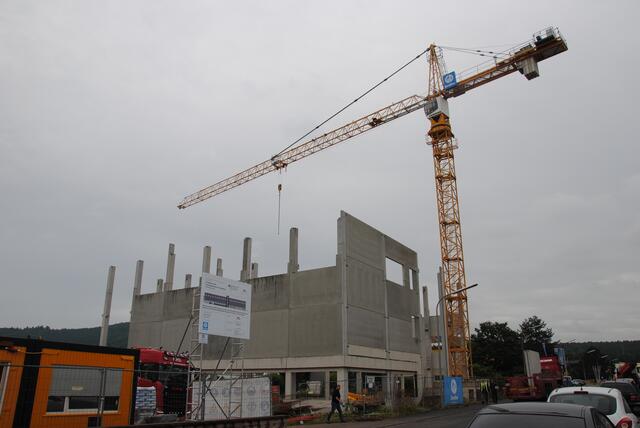 Der Bau des Technikgebäudes der Fripa – der Spatenstich hierfür fand im April 2024 statt – schreitet zügig voran. Mit dem Bau beauftragt ist die Firma Dreßler Bau aus Aschaffenburg. | Foto: Andrea Kaller-Fichtmüller