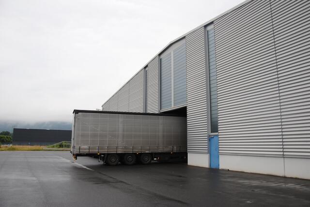 Bereits bestehende Logistikhalle beim Befahren. | Foto: Andrea Kaller-Fichtmüller